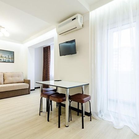 Artal Apartment On Obolonsky Avenue 31 Kiev Esterno foto